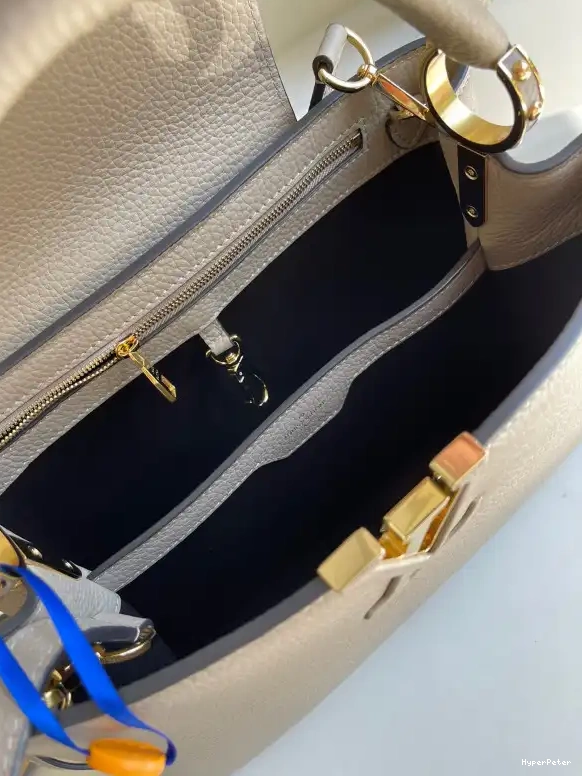 LOUIS CAPUCINES VUITTON MM 0524